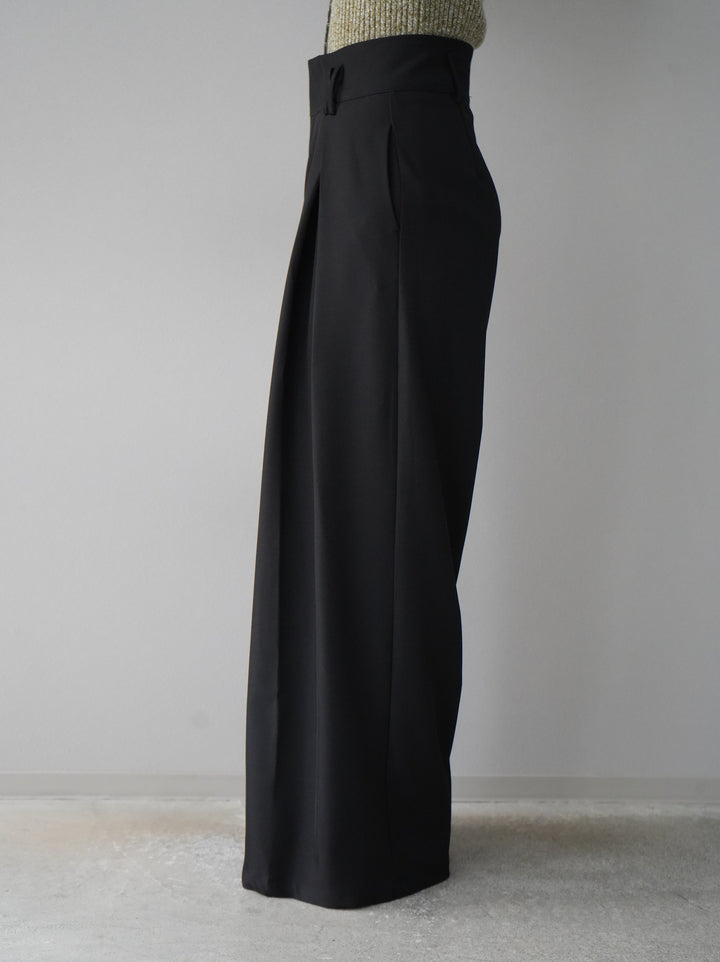 【預購】皮帶設計收口寬褲/黑