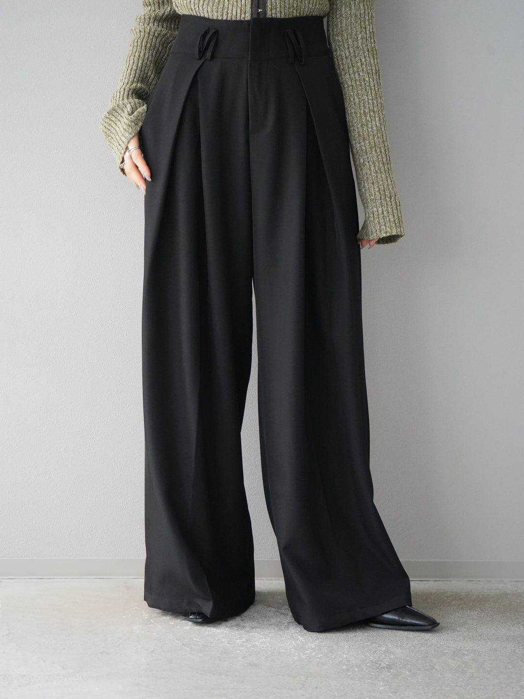 【預購】皮帶設計收口寬褲/黑