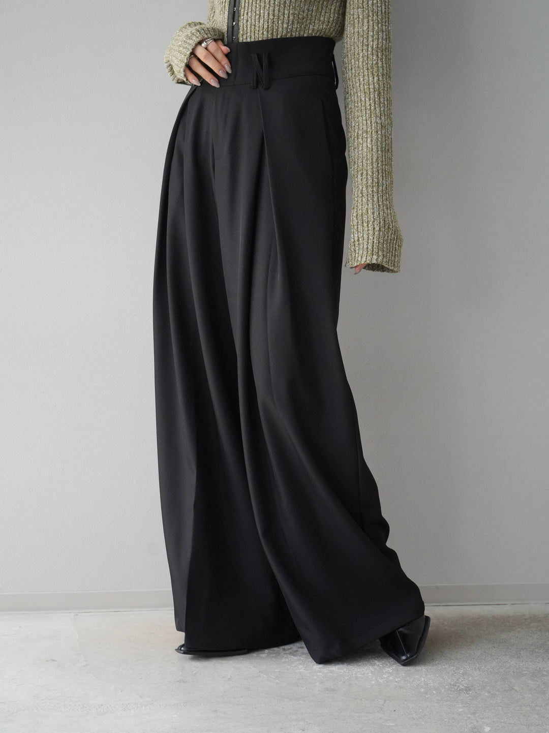 【預購】皮帶設計收口寬褲/黑