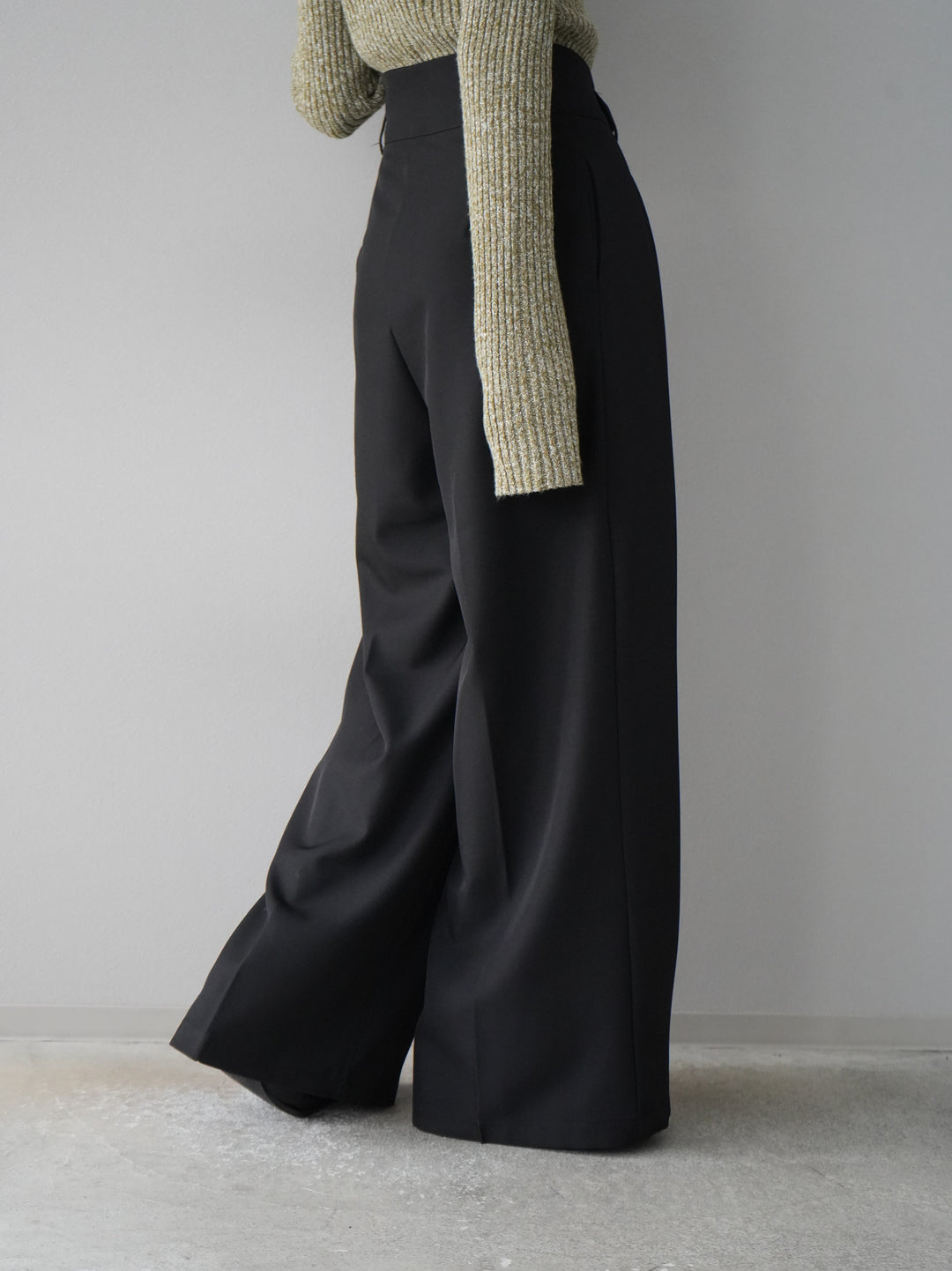 【預購】皮帶設計收口寬褲/黑