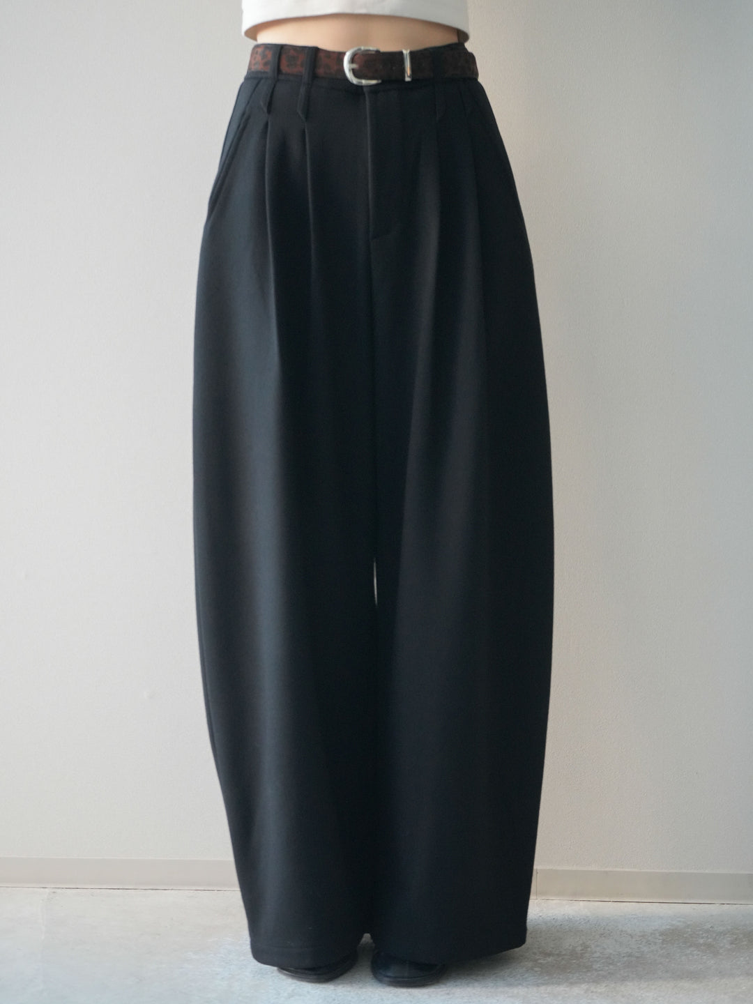 [予約]アニマル柄ベルト付きウールタッチワイドパンツ/black