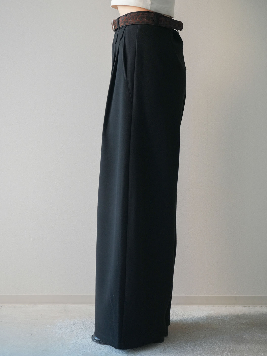 [予約]アニマル柄ベルト付きウールタッチワイドパンツ/black