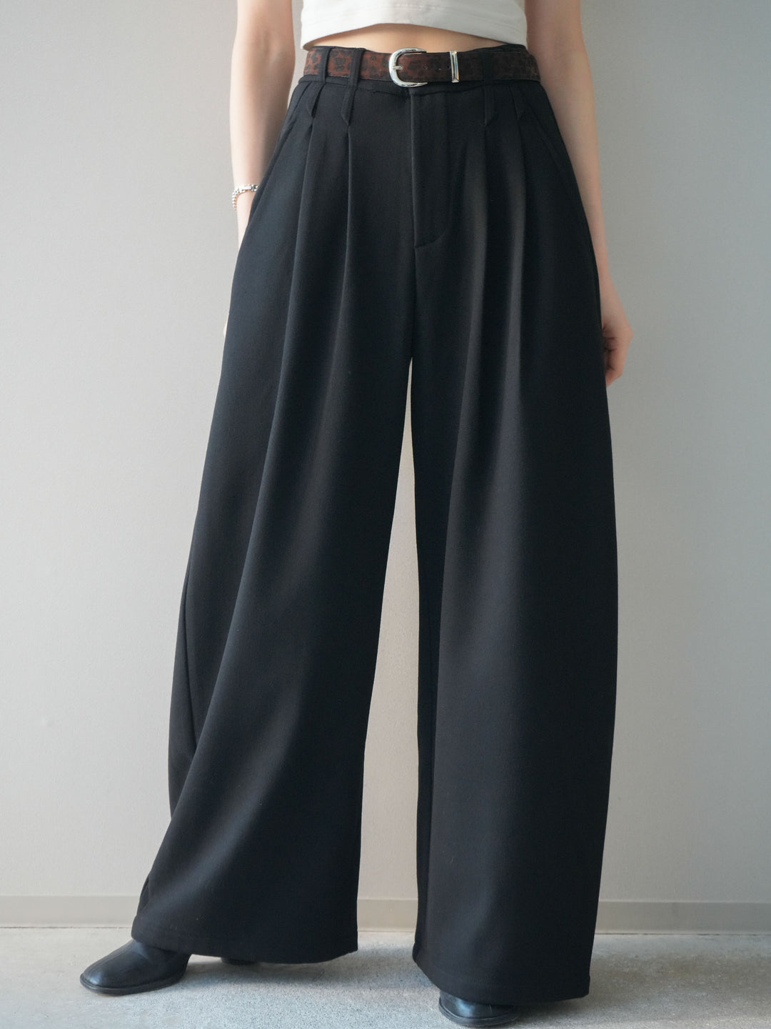 [予約]アニマル柄ベルト付きウールタッチワイドパンツ/black