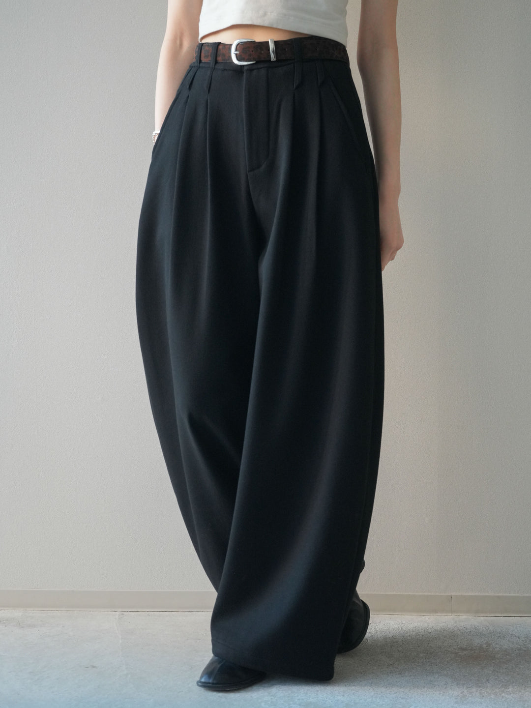 [予約]アニマル柄ベルト付きウールタッチワイドパンツ/black