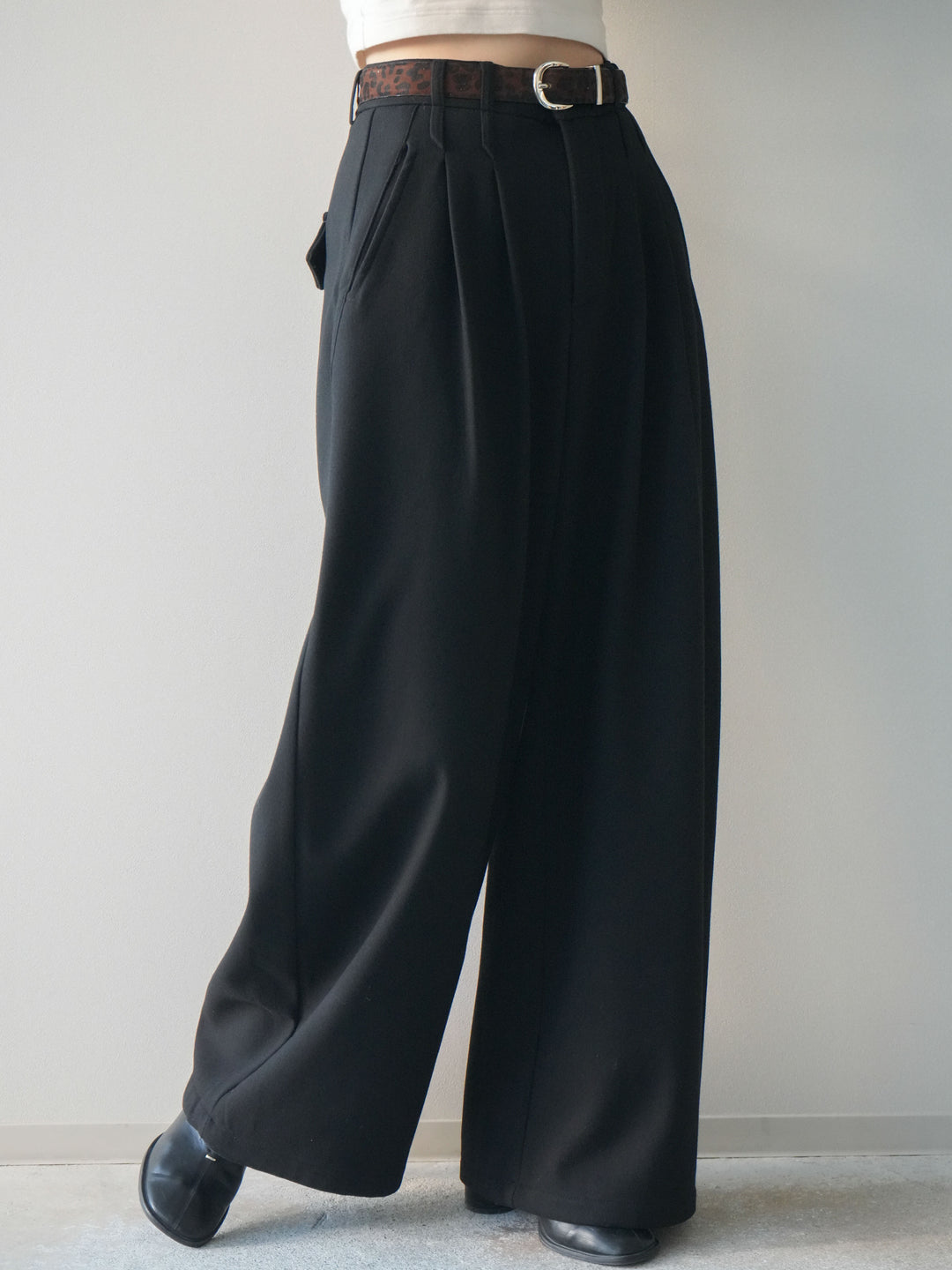 [予約]アニマル柄ベルト付きウールタッチワイドパンツ/black