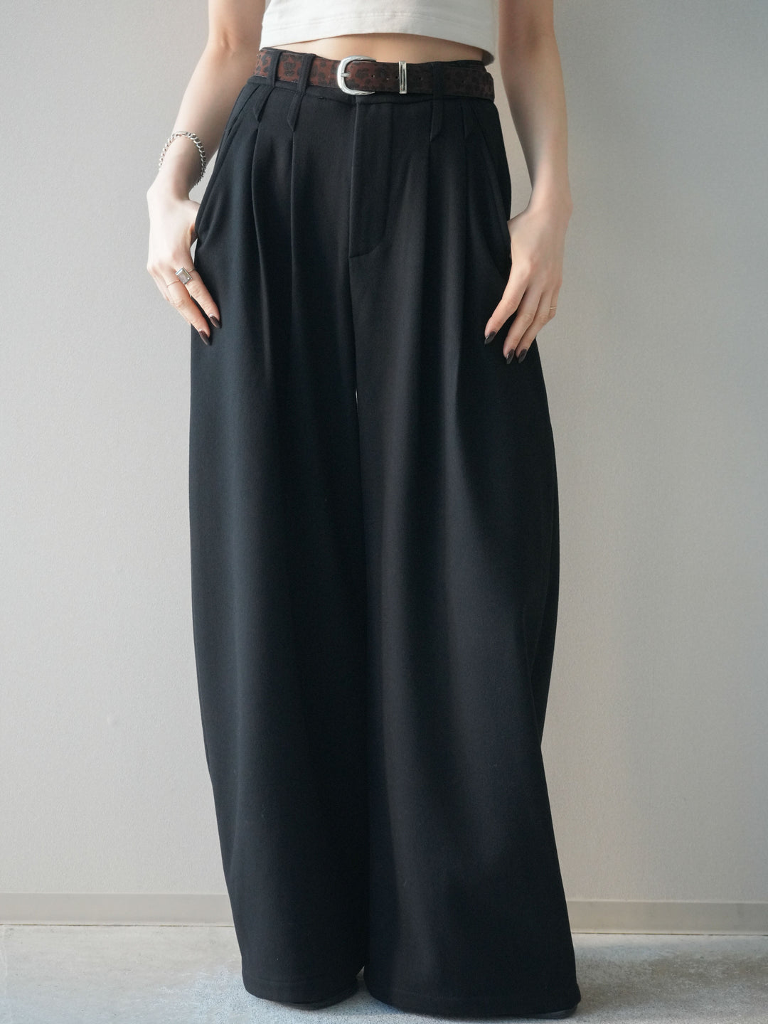 [予約]アニマル柄ベルト付きウールタッチワイドパンツ/black