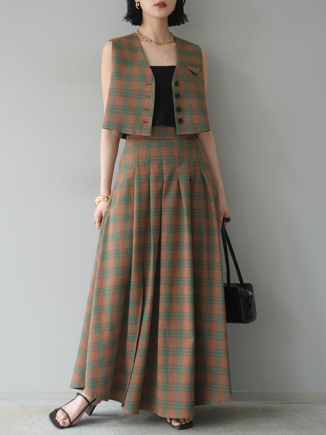 [SET]チェック柄ベスト＆フロントスリットタックスカートSET UP+カップ付テレコリブベアキャミソール(2set)