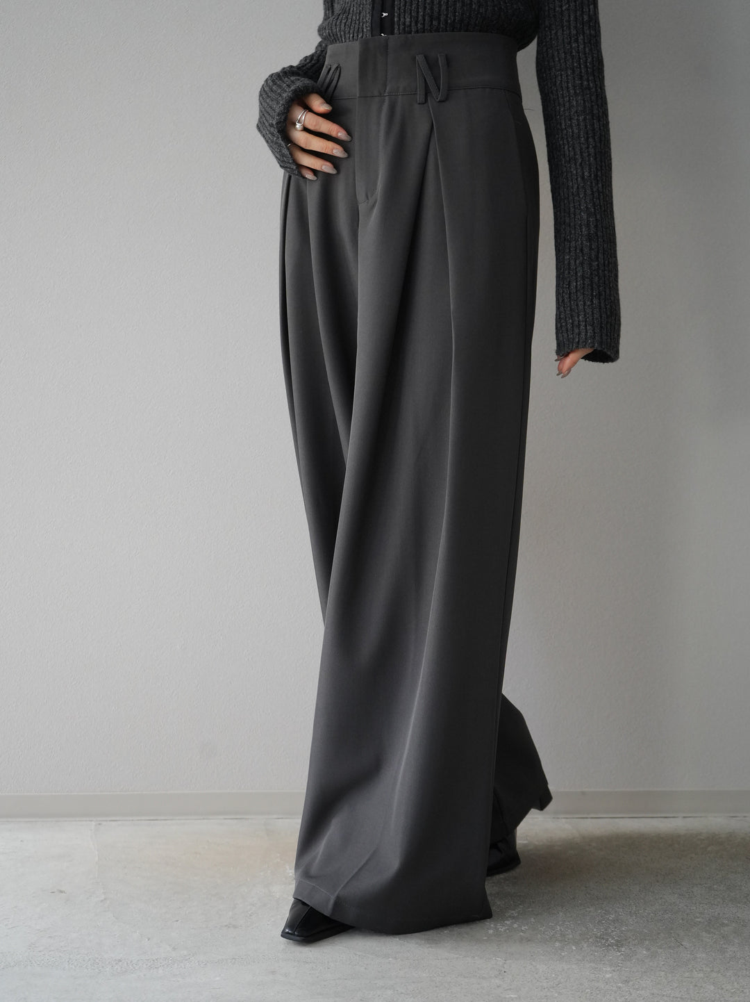 【預購】皮帶設計收腰寬褲/灰