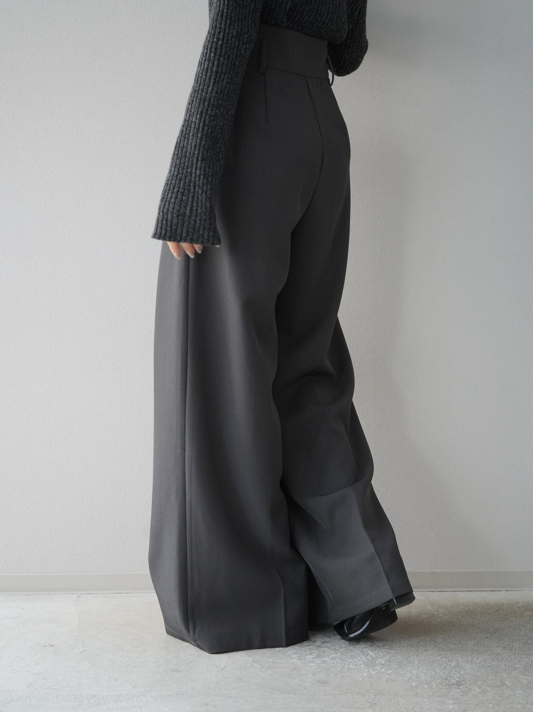 【預購】皮帶設計收腰寬褲/灰