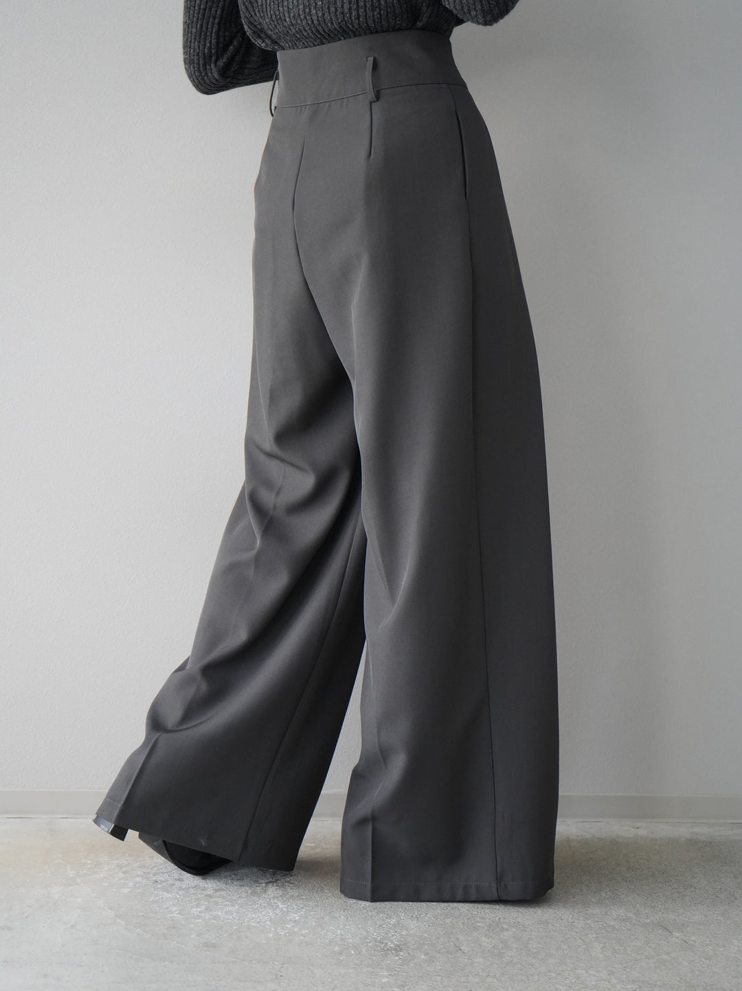 【預購】皮帶設計收腰寬褲/灰