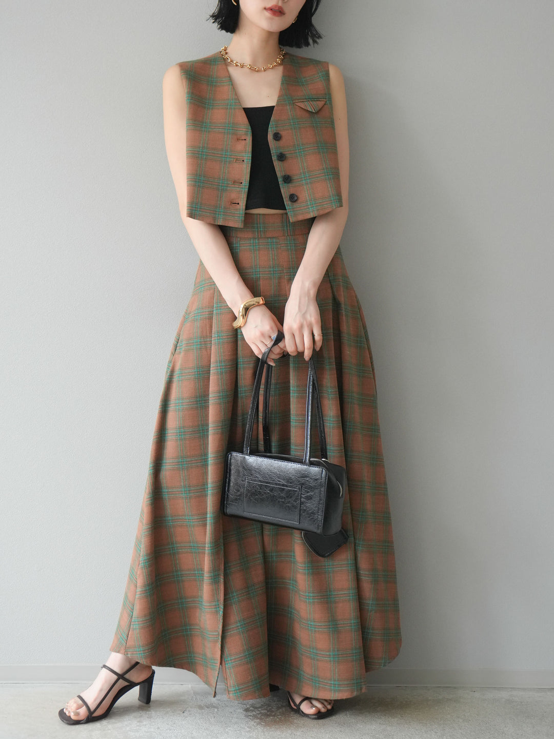 [SET]チェック柄ベスト＆フロントスリットタックスカートSET UP+カップ付テレコリブベアキャミソール(2set)