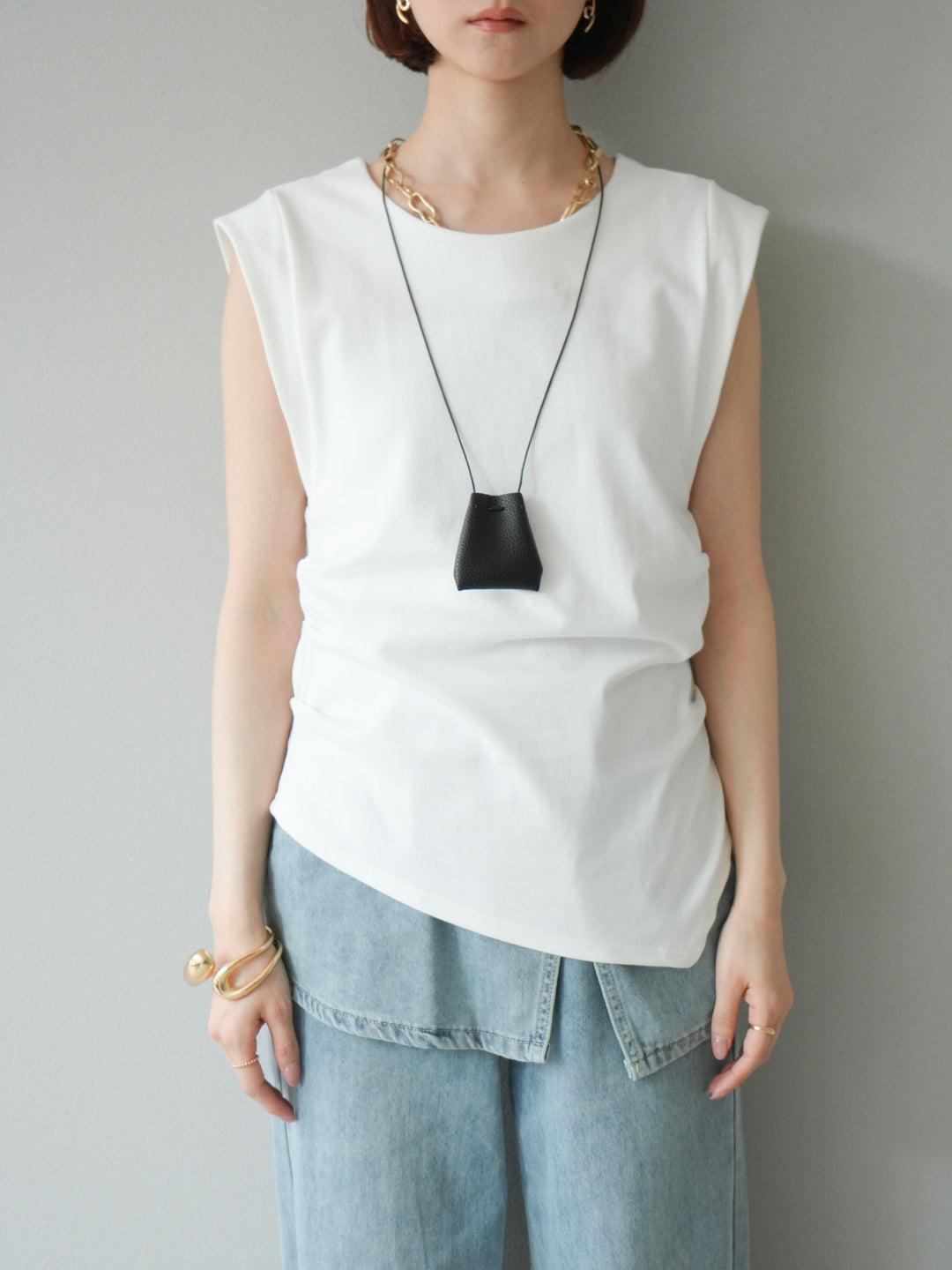 [予約]サイドギャザーTシャツ＆巾着レザーネックレスSET /ホワイト