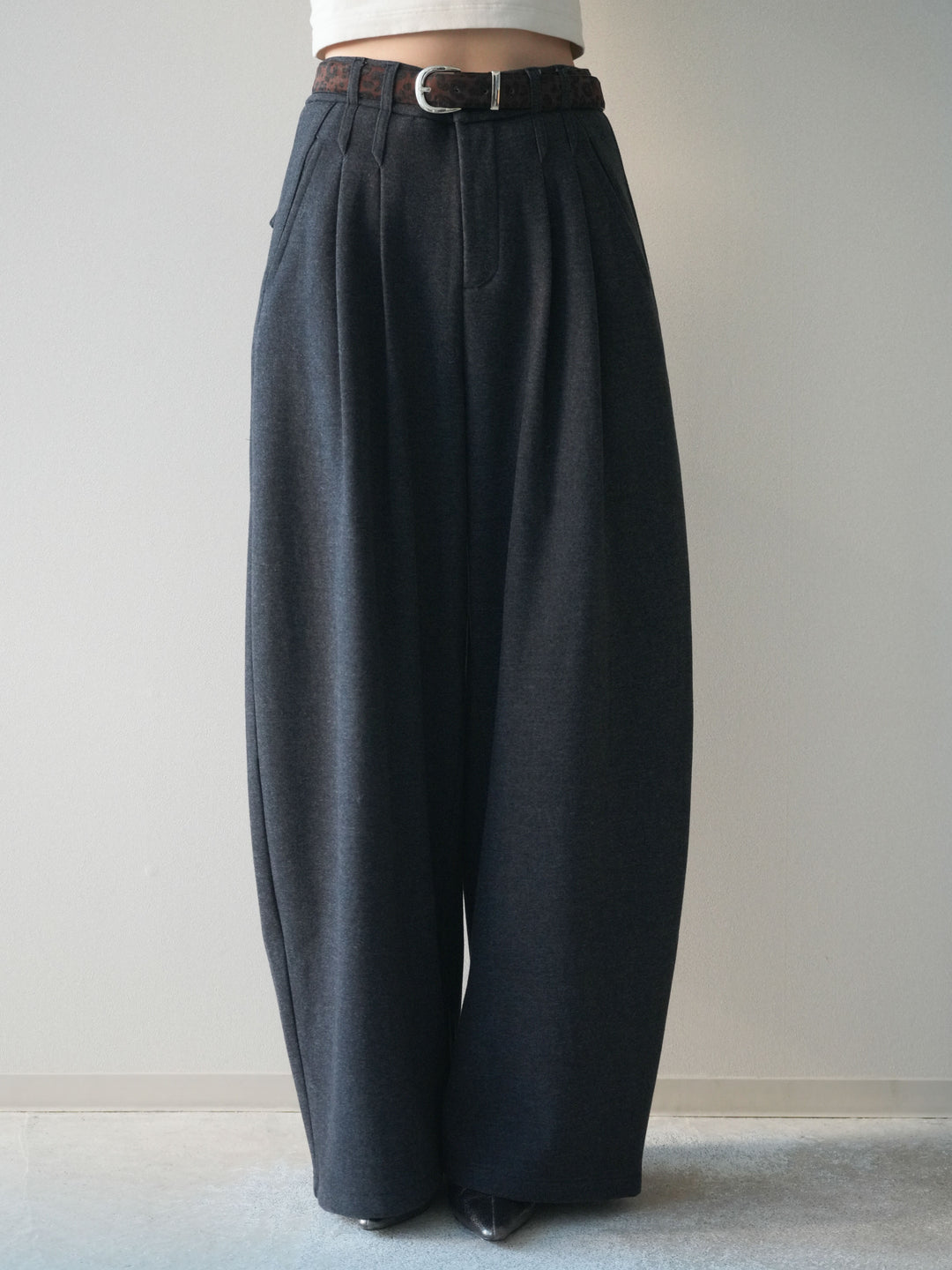 [予約]アニマル柄ベルト付きウールタッチワイドパンツ/charcoal