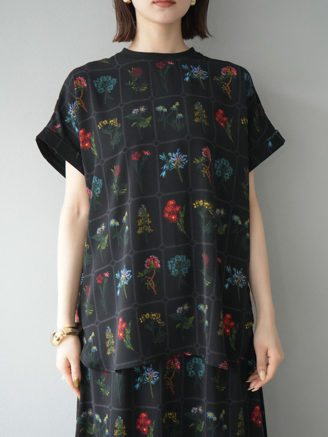 [予約]パッチワークフラワープリントプルオーバー/ブラック