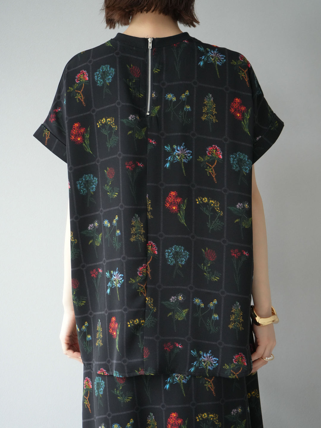 [予約]パッチワークフラワープリントプルオーバー/ブラック