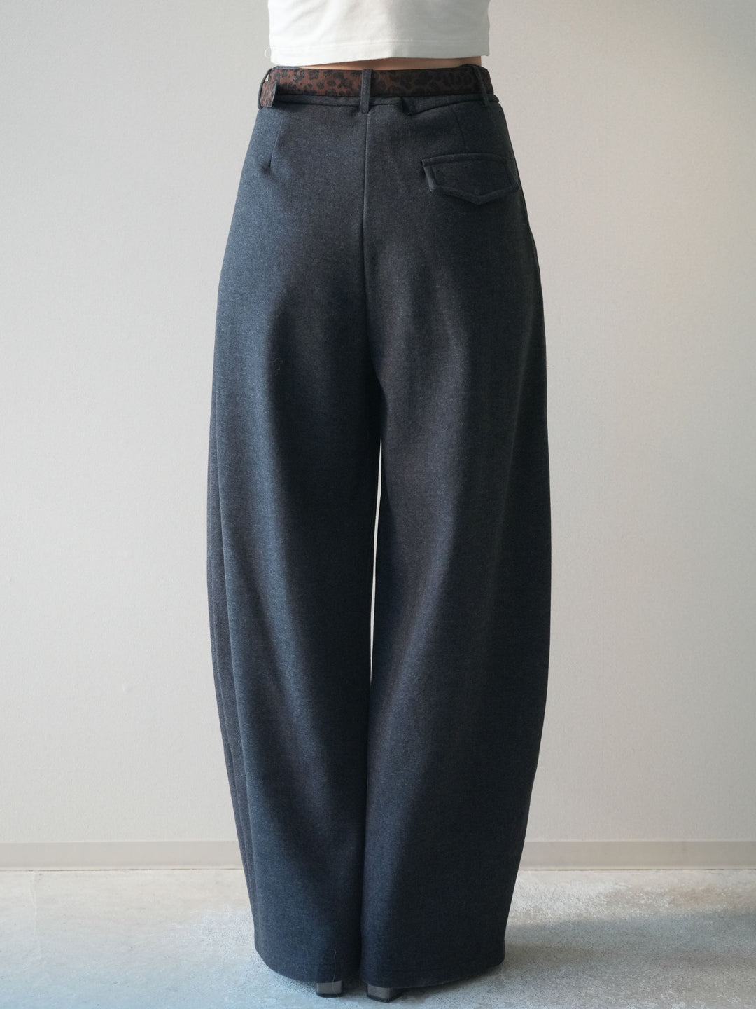 [予約]アニマル柄ベルト付きウールタッチワイドパンツ/charcoal