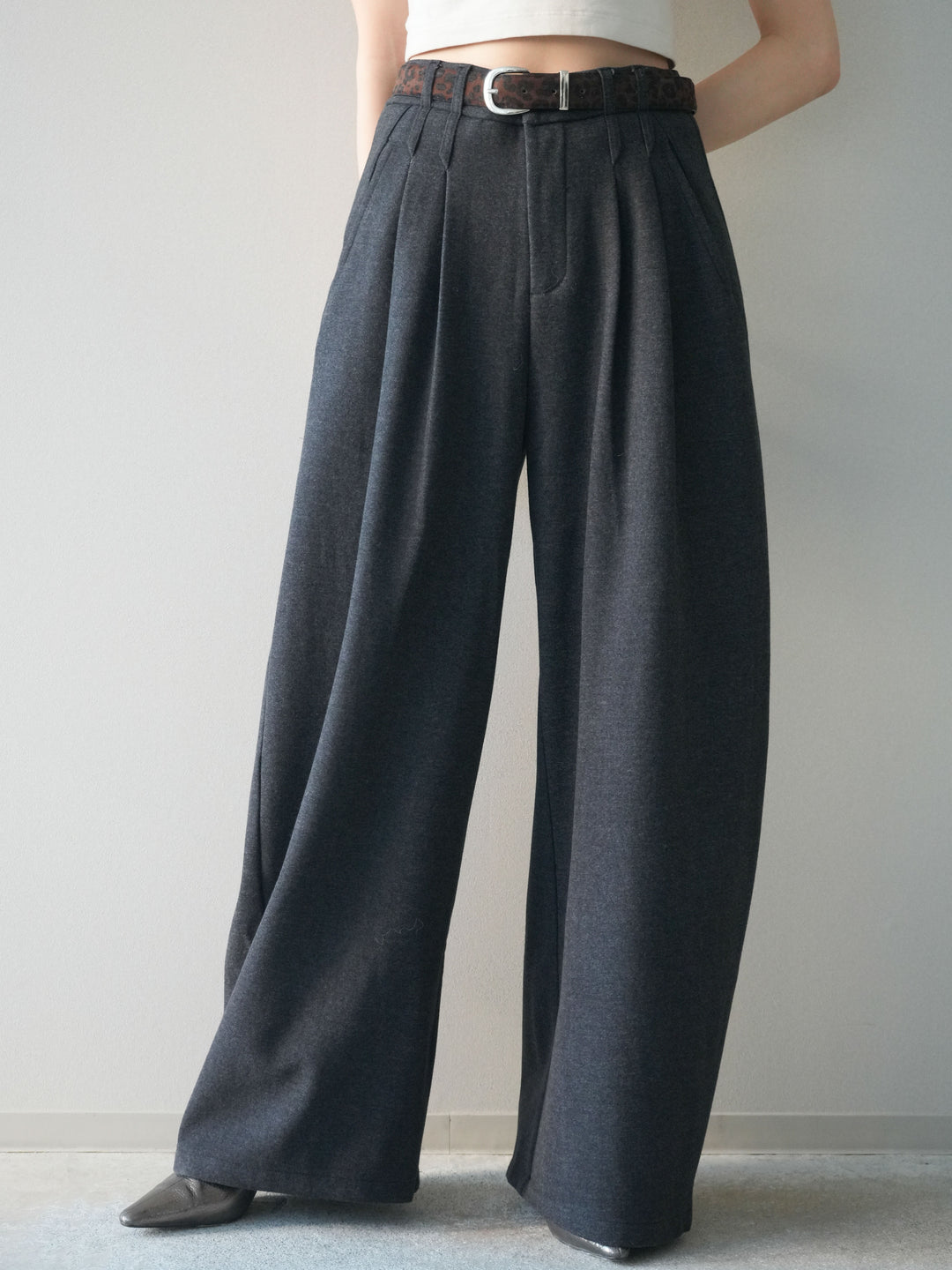 [予約]アニマル柄ベルト付きウールタッチワイドパンツ/charcoal