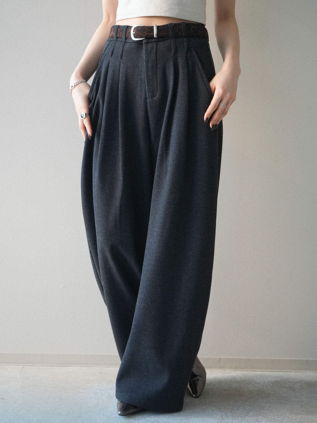 [予約]アニマル柄ベルト付きウールタッチワイドパンツ/charcoal