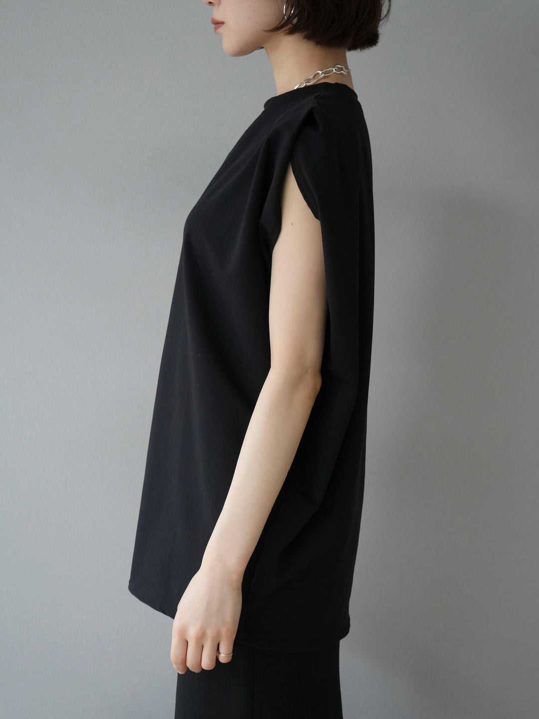 [Pre-order] Shoulder Tuck T-shirt/Black