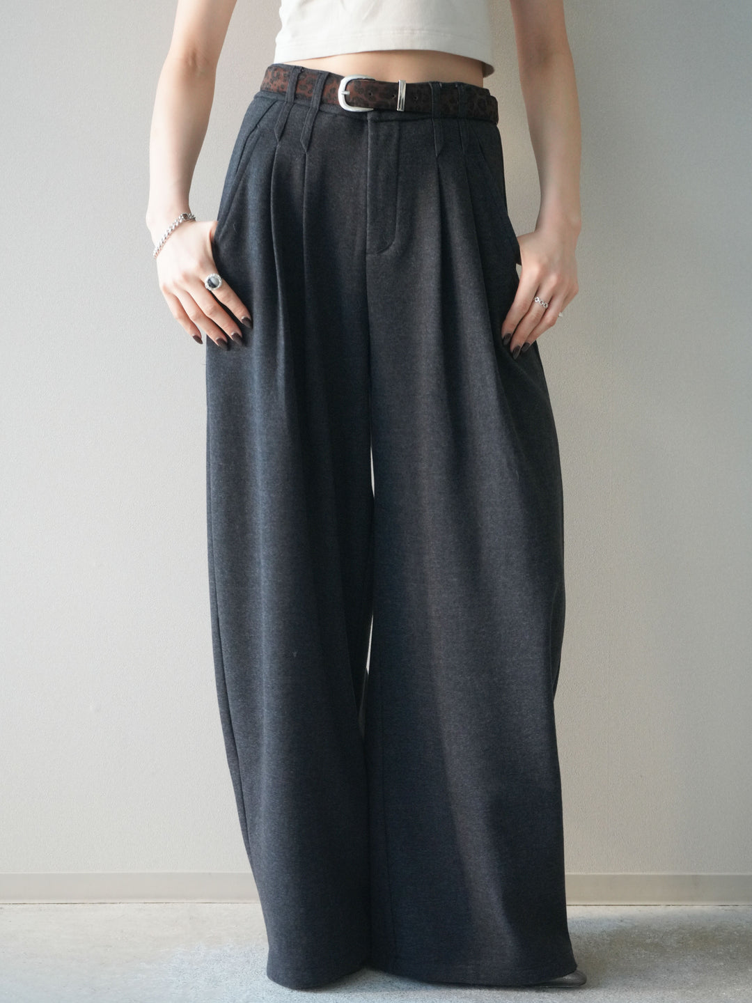 [予約]アニマル柄ベルト付きウールタッチワイドパンツ/charcoal
