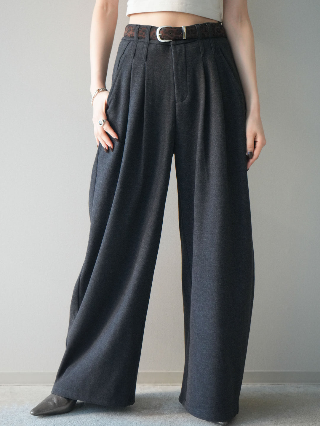 [予約]アニマル柄ベルト付きウールタッチワイドパンツ/charcoal