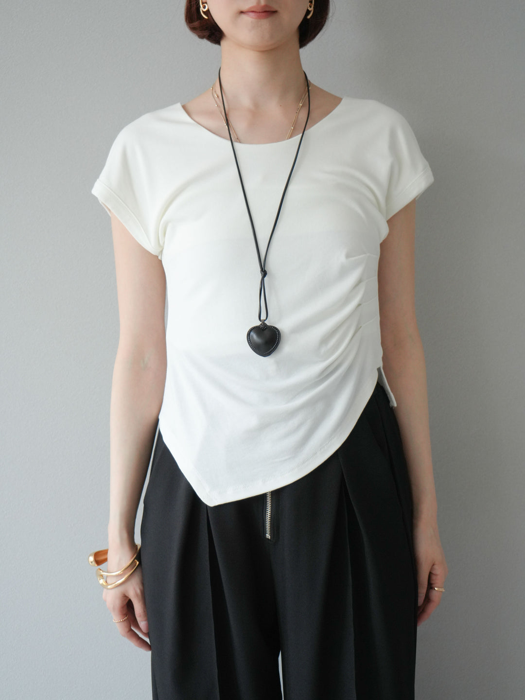 [予約]タックTシャツ＆レザーハートネックレスSET /ホワイト