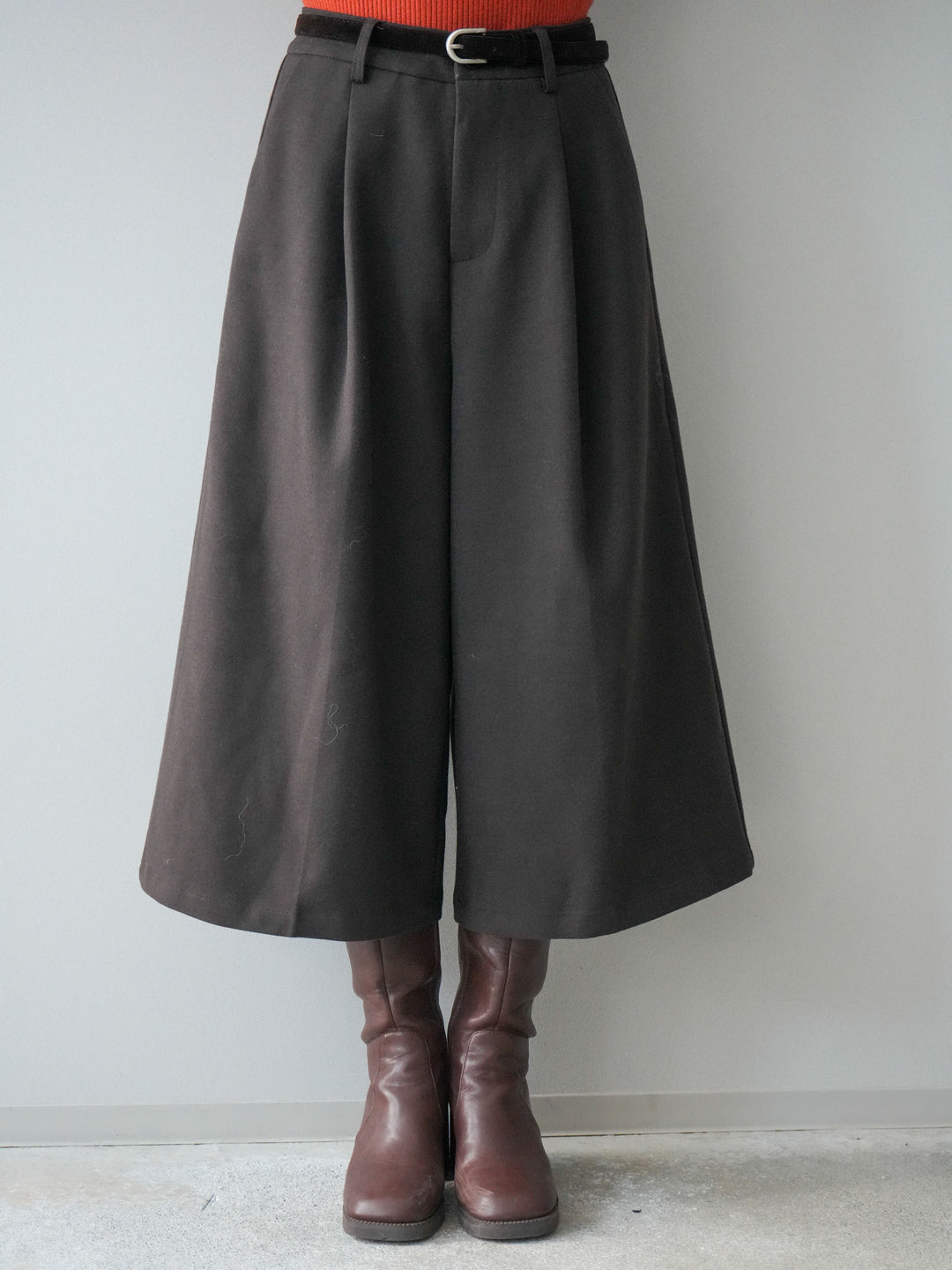 [予約]ベルト付ウールタッチミディアムパンツ/brown