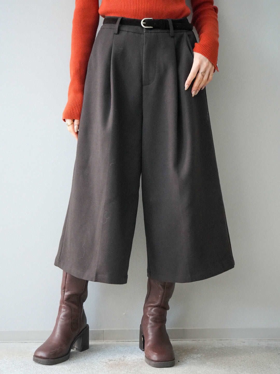 [予約]ベルト付ウールタッチミディアムパンツ/brown