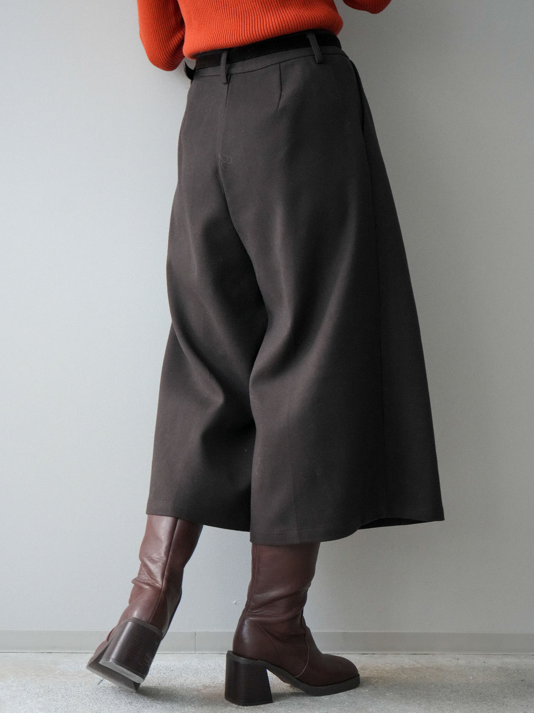 [予約]ベルト付ウールタッチミディアムパンツ/brown