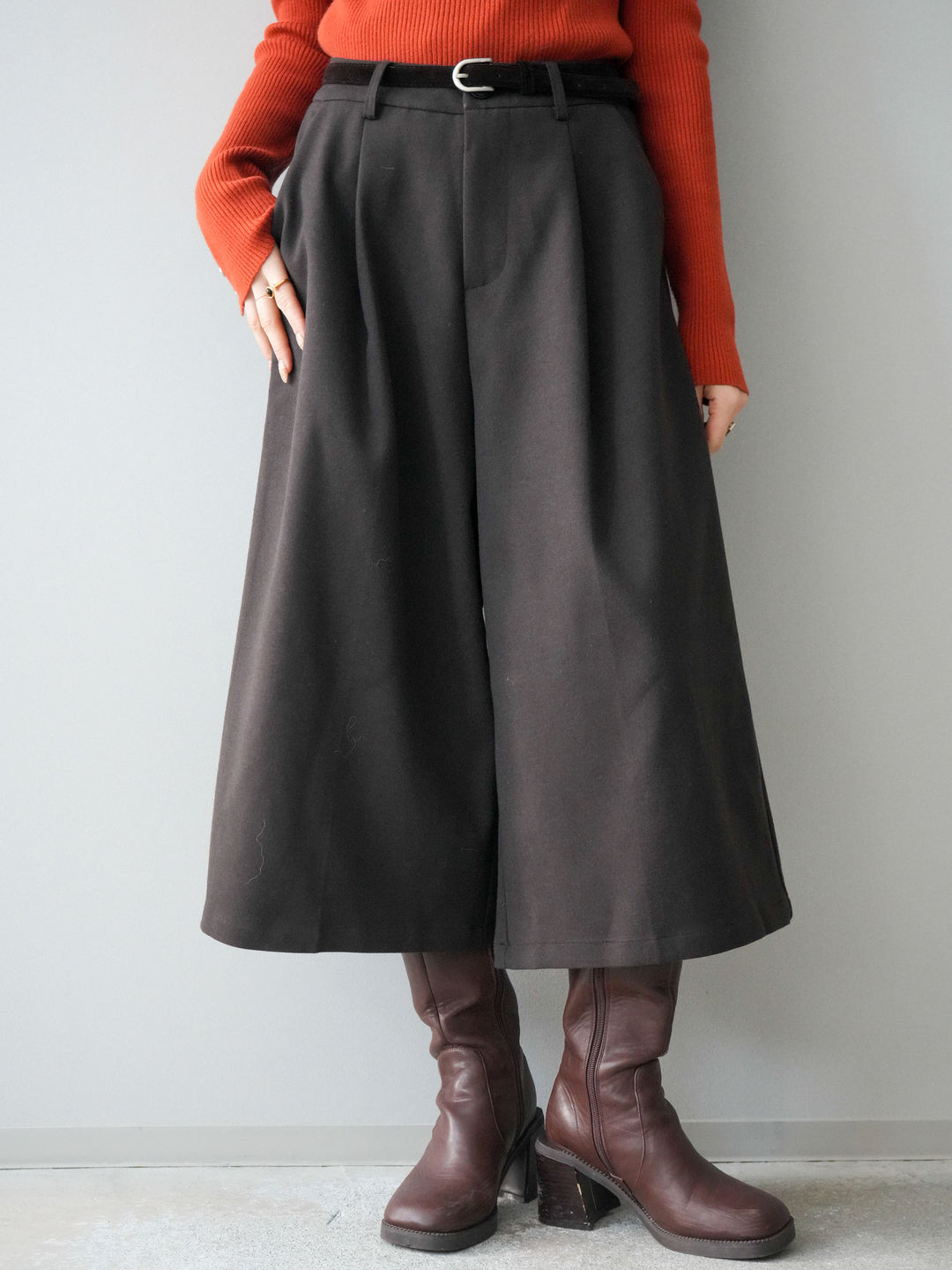 [予約]ベルト付ウールタッチミディアムパンツ/brown