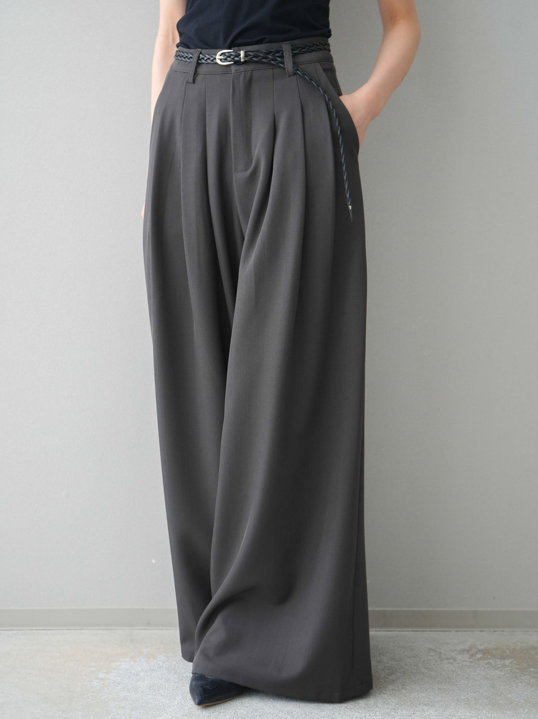 [予約]編み込みベルト付タックワイドパンツ/gray