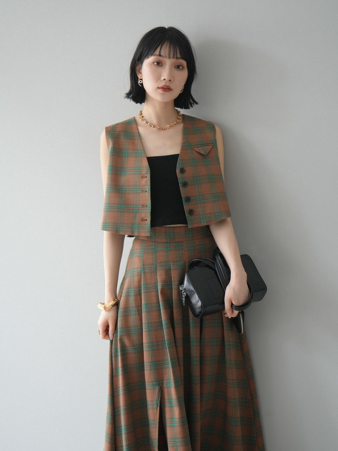 [SET]チェック柄ベスト＆フロントスリットタックスカートSET UP+カップ付テレコリブベアキャミソール(2set)