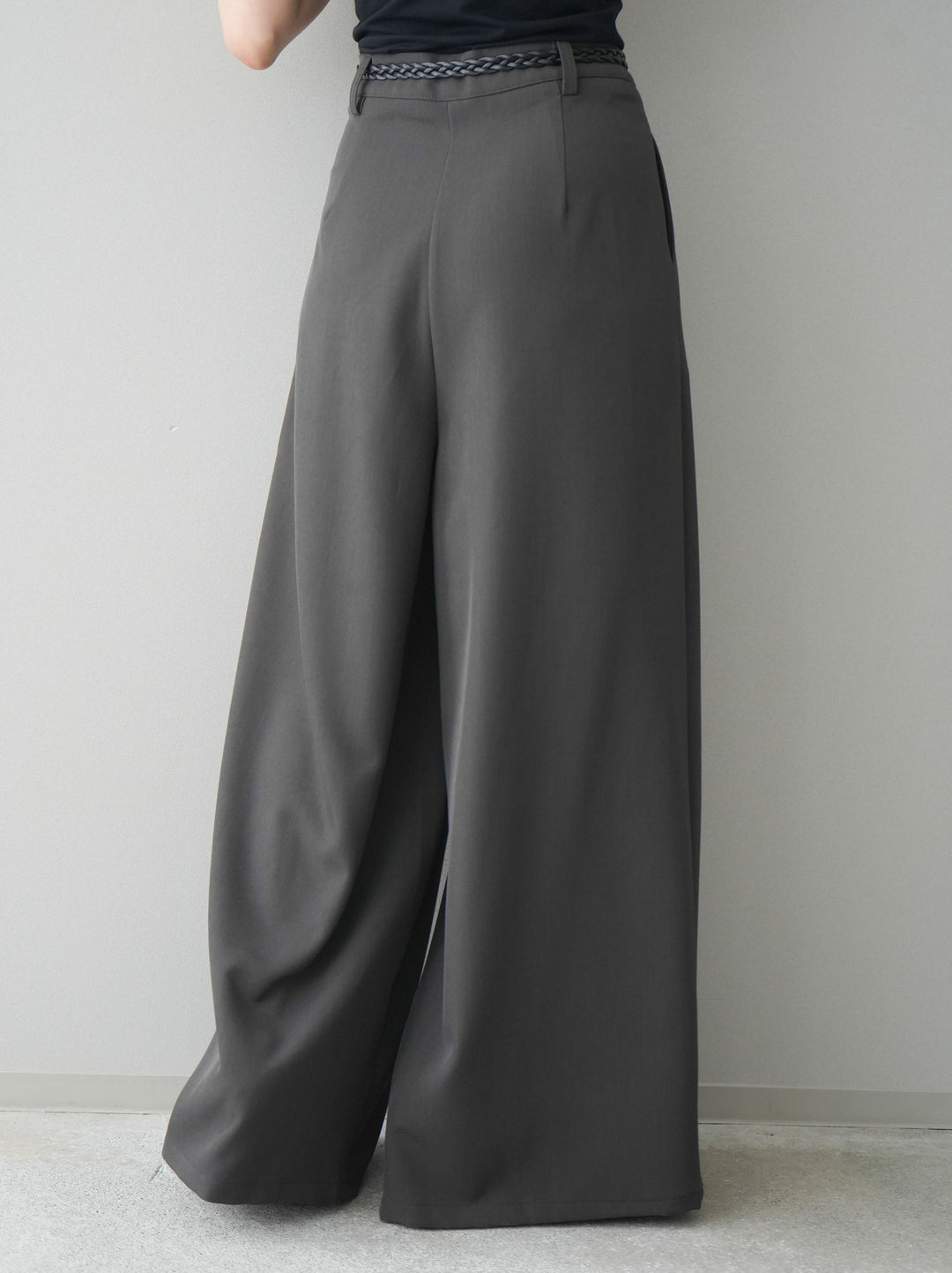 [予約]編み込みベルト付タックワイドパンツ/gray