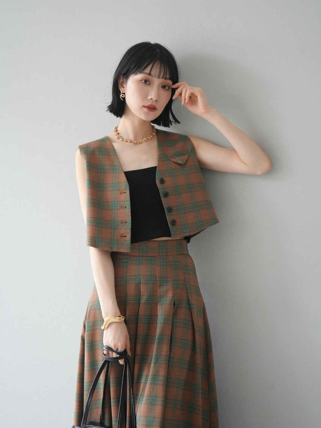 [SET]チェック柄ベスト＆フロントスリットタックスカートSET UP+カップ付テレコリブベアキャミソール(2set)