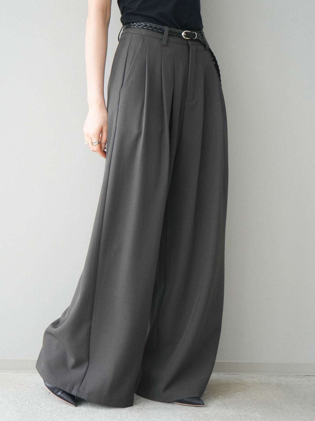 [予約]編み込みベルト付タックワイドパンツ/gray