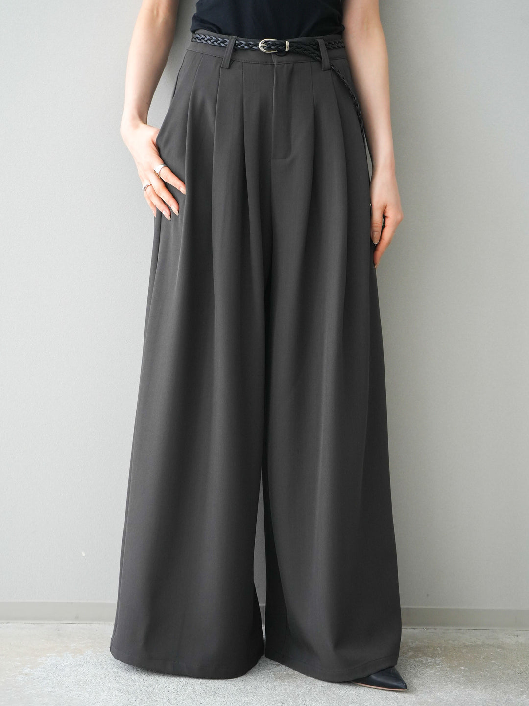 [予約]編み込みベルト付タックワイドパンツ/gray