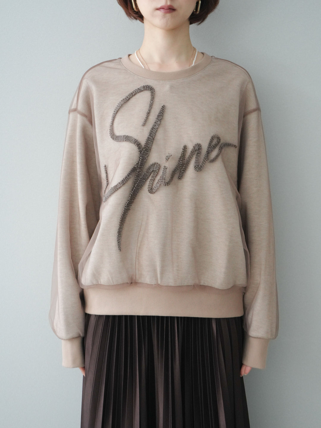 [予約]チュールレイヤードロゴスエットプルオーバー/beige