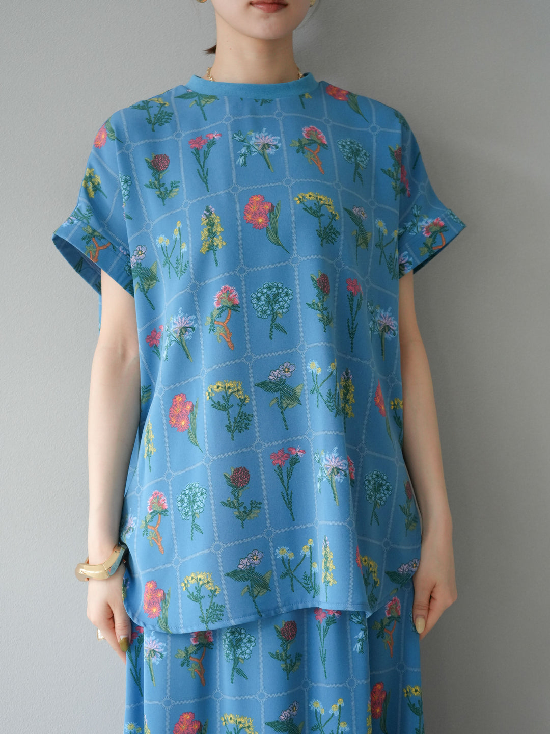 [予約]パッチワークフラワープリントプルオーバー/ブルー