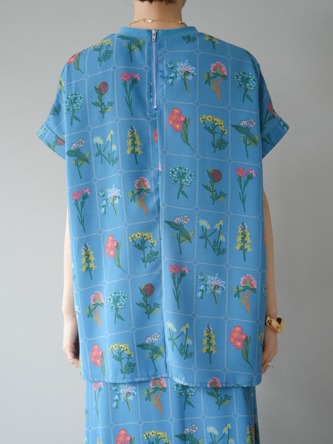 [予約]パッチワークフラワープリントプルオーバー/ブルー