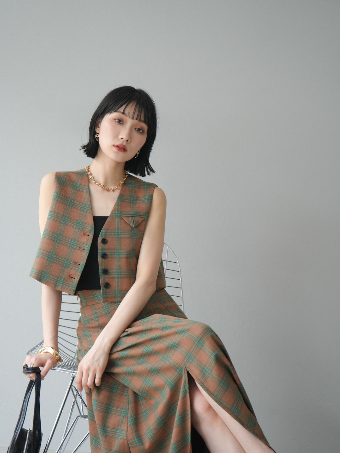 [SET]チェック柄ベスト＆フロントスリットタックスカートSET UP+カップ付テレコリブベアキャミソール(2set)