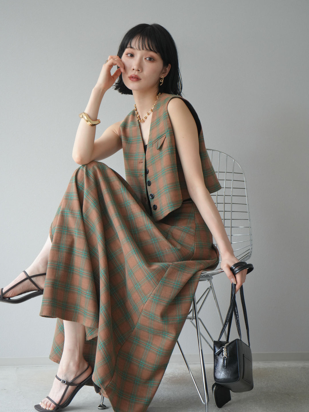 [SET]チェック柄ベスト＆フロントスリットタックスカートSET UP+カップ付テレコリブベアキャミソール(2set)