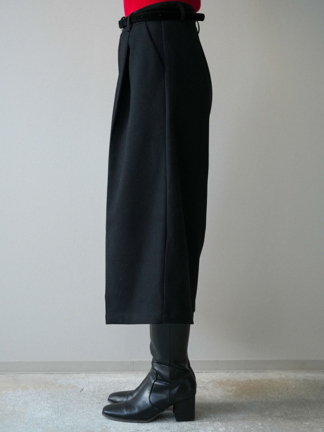 [予約]ベルト付ウールタッチミディアムパンツ/black