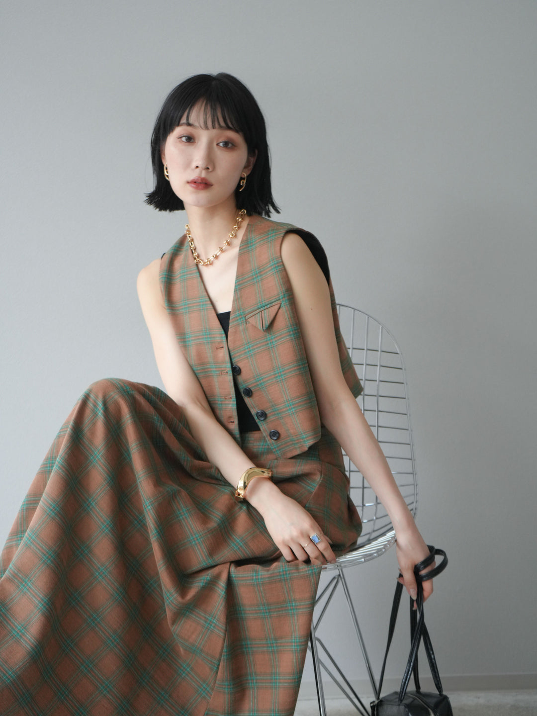 [SET]チェック柄ベスト＆フロントスリットタックスカートSET UP+カップ付テレコリブベアキャミソール(2set)