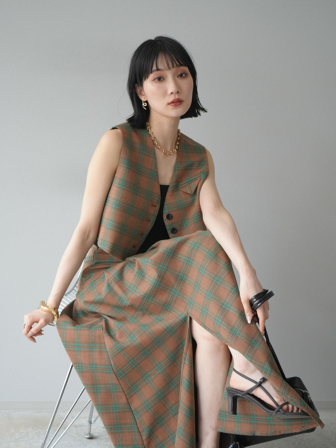 [SET]チェック柄ベスト＆フロントスリットタックスカートSET UP+カップ付テレコリブベアキャミソール(2set)