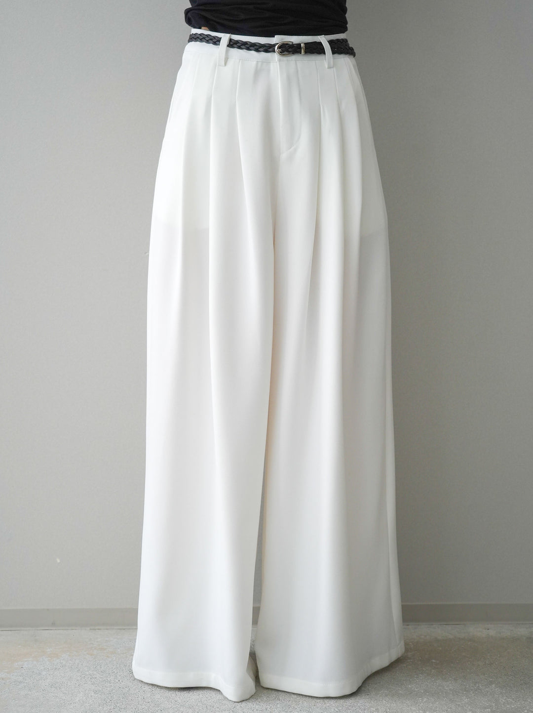 [予約]編み込みベルト付タックワイドパンツ/white