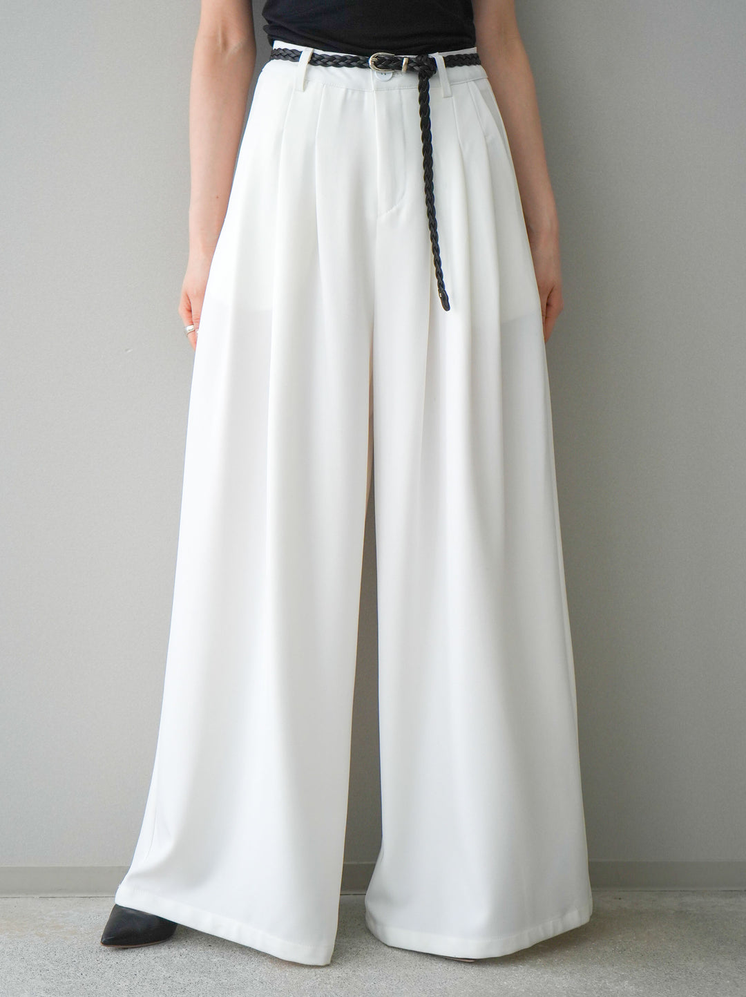 [予約]編み込みベルト付タックワイドパンツ/white
