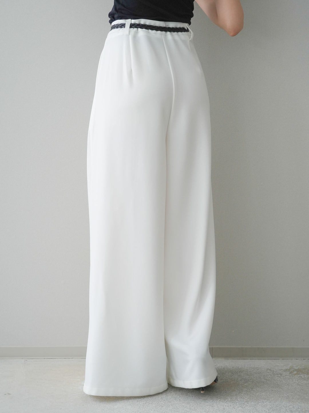 [予約]編み込みベルト付タックワイドパンツ/white