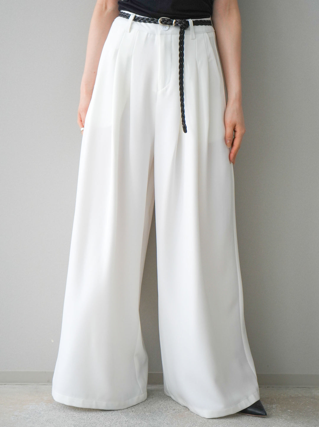 [予約]編み込みベルト付タックワイドパンツ/white