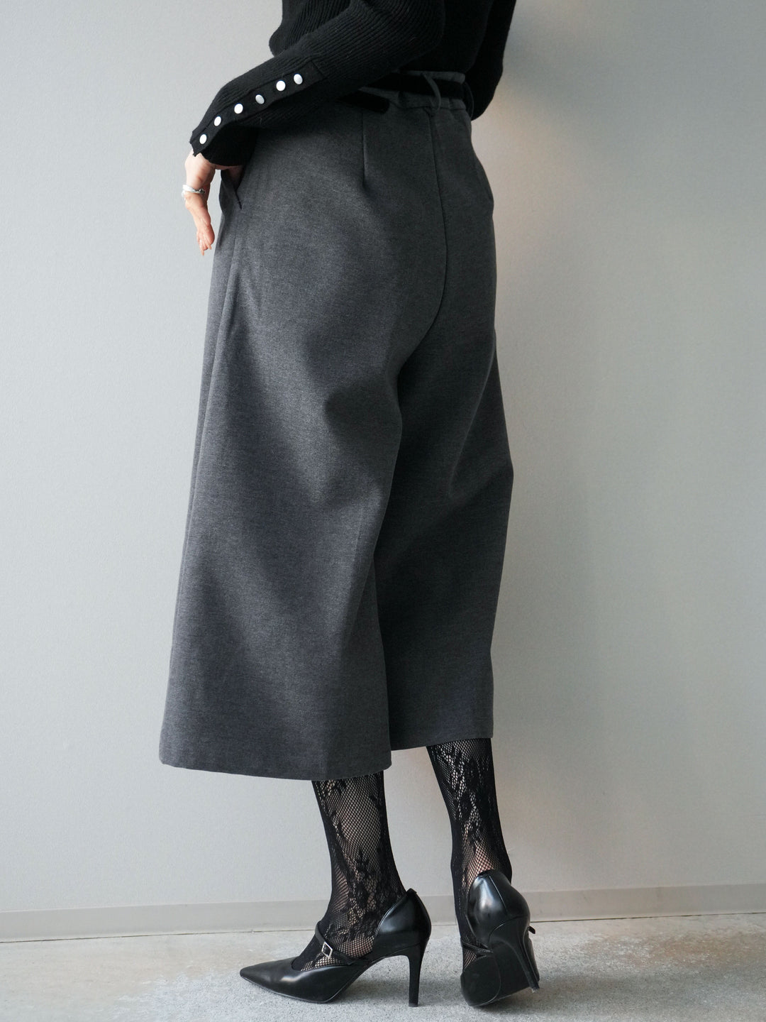 [予約]ベルト付ウールタッチミディアムパンツ/charcoal