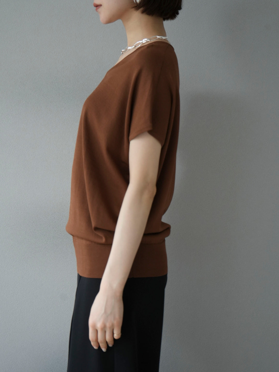 [Pre-order] Cool V-neck dolman knit pullover/brown